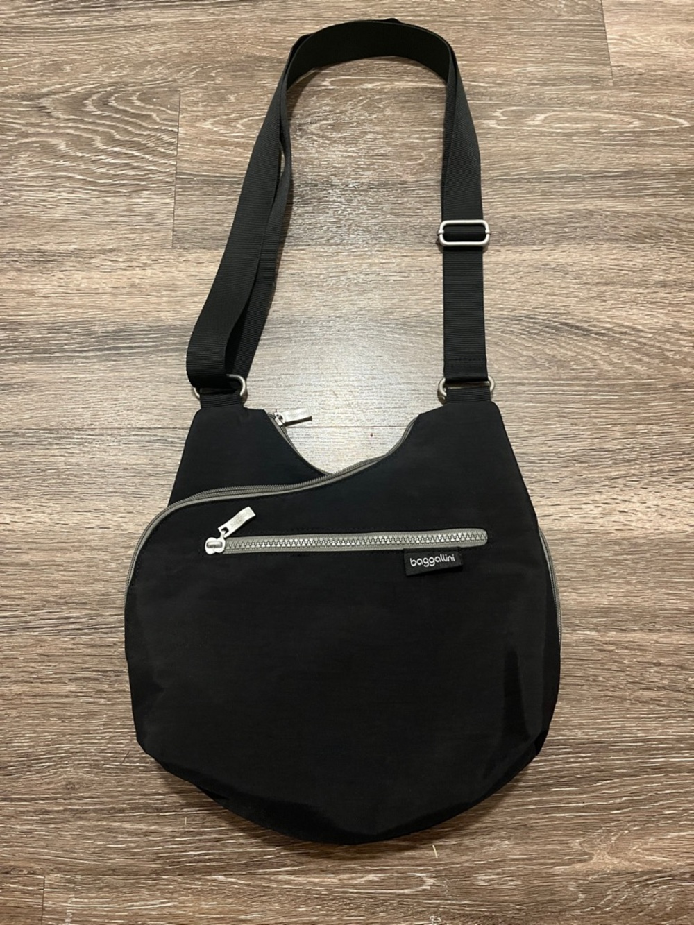 Baggallini Black Crossbody Bag with Silver Zippers